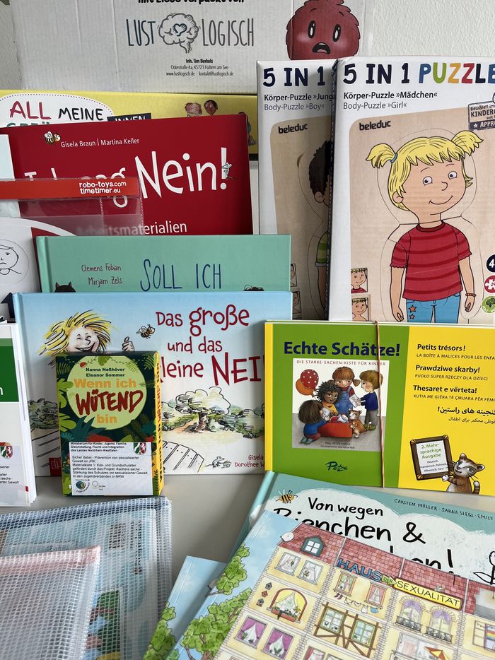 Viele Bücher, Fyler, Methoden der Materialkiste für KITA-Kinder